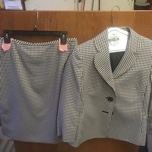 Women’s skirt suit